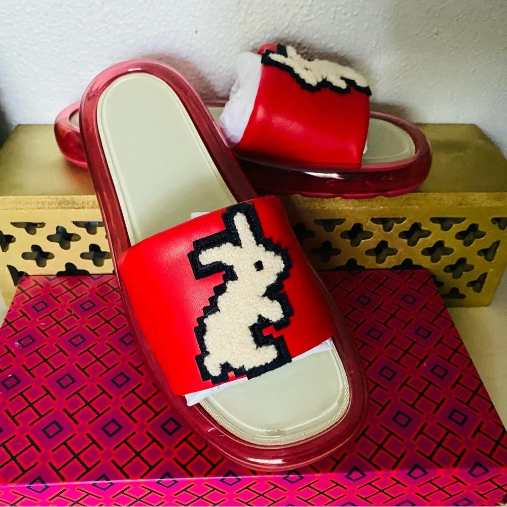 Special edition Tory Burch RABBIT BUBBLE JELLY
LEATHER (red) - Picture 3 of 6